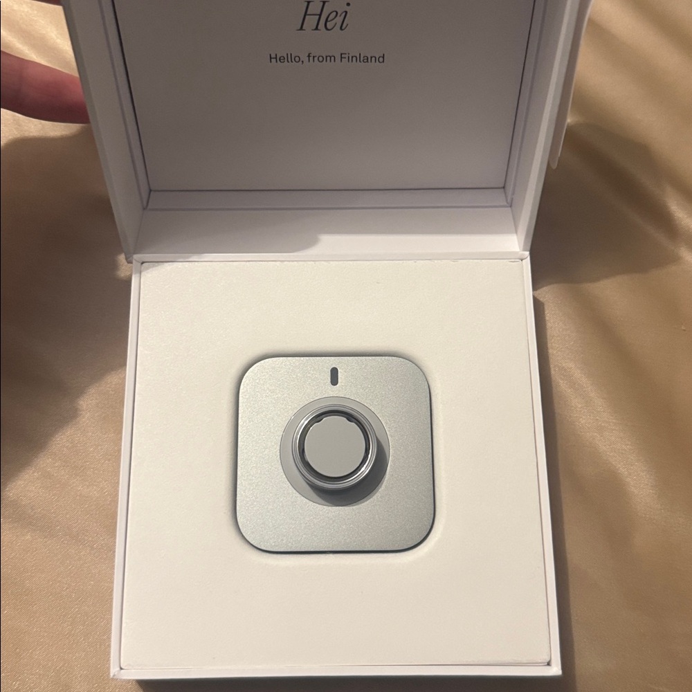 Oura Ring 4 size 5- brushed silver-NEW in box - Picture 2 of 4